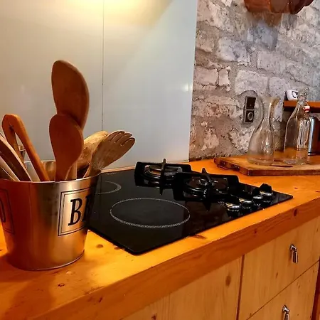 Maison Du Xveme Au Coeur Du Village Medieval