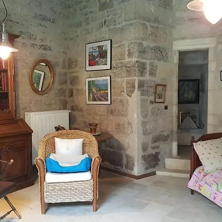 Holiday home Maison Du Xveme Au Coeur Du Village Medieval Martel