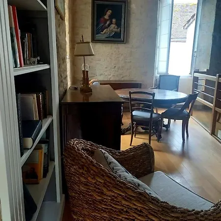 Holiday home Maison Du Xveme Au Coeur Du Village Medieval Martel