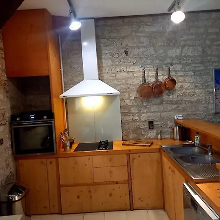 Holiday home Maison Du Xveme Au Coeur Du Village Medieval
