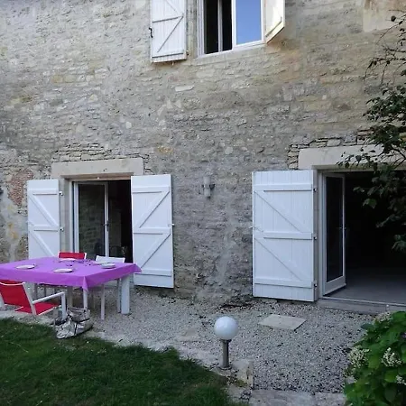 Holiday home Maison Du Xveme Au Coeur Du Village Medieval Martel