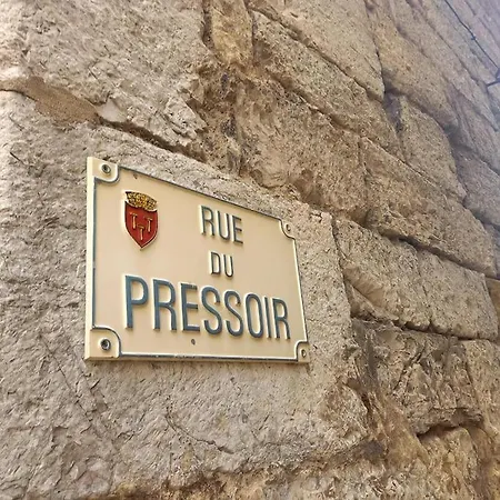 Maison Du Xveme Au Coeur Du Village Medieval