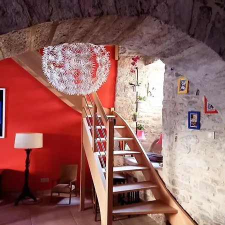 بيت للعطل Maison Du Xveme Au Coeur Du Village Medieval