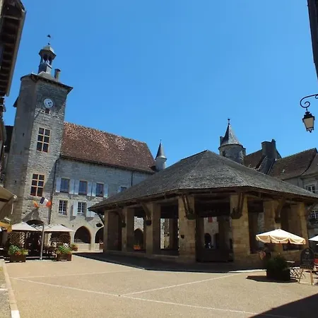 Maison Du Xveme Au Coeur Du Village Medieval Nyaraló Martel