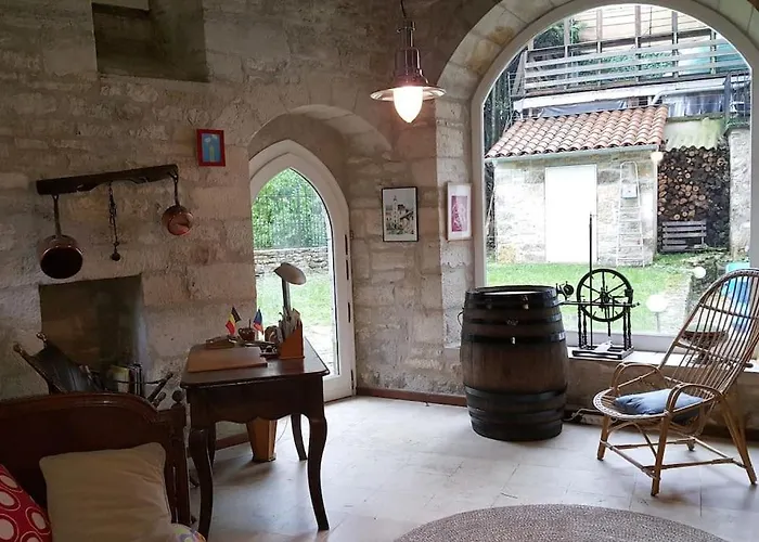 Maison Du Xveme Au Coeur Du Village Medieval