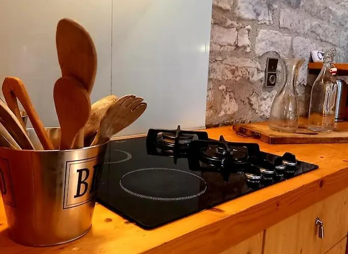 Maison Du Xveme Au Coeur Du Village Medieval